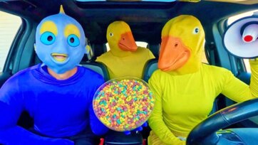 Duck Mask Friends Snack Adventure in the Car with Colorful Cereal