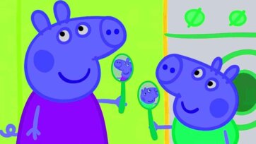 Colorful Mirror Fun with Cartoon Pig Family - Music & Effects Kids Video